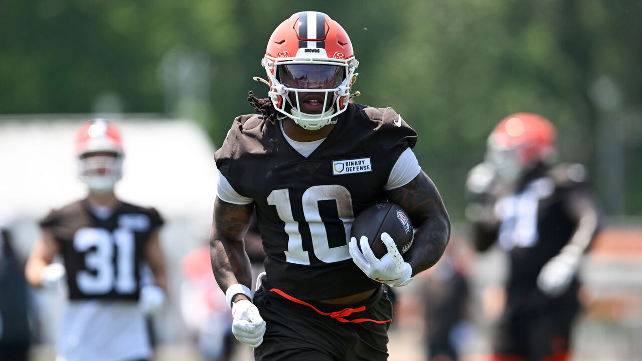 BEREA, OHIO - JUNE 11: Quinshon Judkins #10 of the Cleveland Browns runs a drill during Cleveland Browns mandatory minicamp at CrossCountry Mortgage Campus on June 11, 2025 in Berea, Ohio.
