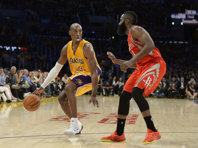 VIDEO: Kobe and Dwight scuffle late in Rockets blowout of Lakers
