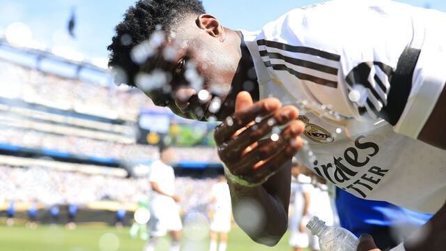 EAST RUTHERFORD, NEW JERSEY - JULY 05: Aurelien Tchouameni #14 of Real Madrid C.F. splashes water prior to the FIFA Club World Cup 2025 quarter-final match between Real Madrid CF and Borussia Dortmund at MetLife Stadium on July 05, 2025 in East Rutherford, New Jersey.