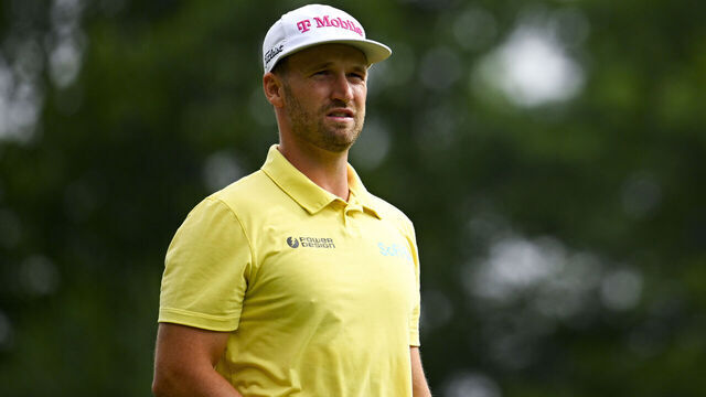 CROMWELL, CONNECTICUT - JUNE 19: Wyndham Clark looks on while playing the first hole during the first round of the Travelers Championship 2025 at TPC River Highlands on June 19, 2025 in Cromwell, Connecticut.