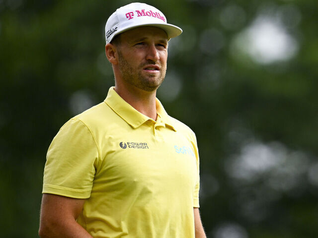 CROMWELL, CONNECTICUT - JUNE 19: Wyndham Clark looks on while playing the first hole during the first round of the Travelers Championship 2025 at TPC River Highlands on June 19, 2025 in Cromwell, Connecticut.