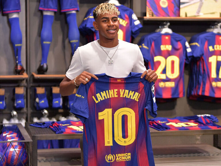 Yamal holt sich in Barcelona das legendäre Trikot mit der Nummer 10