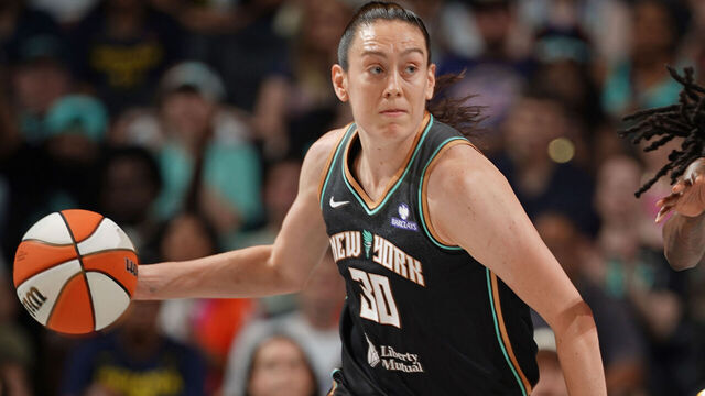 BROOKLYN, NY - JULY 16: Breanna Stewart #30 of the New York Liberty drives to the basket during the game against the Indiana Fever on July 16, 2025 at Barclays Center Arena in Brooklyn, New York. Mandatory Copyright Notice: Copyright 2025 NBAE
