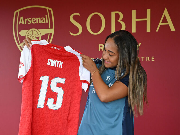 Canada's Olivia Smith joins Arsenal in reported world-record transfer Canada's Olivia Smith joins Arsenal in reported world-record transfer