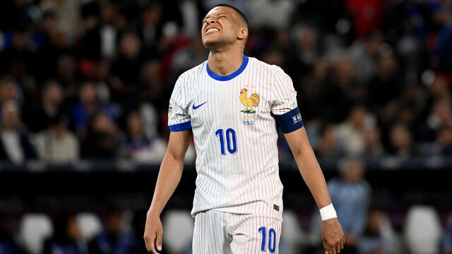 05 June 2025, Baden-Württemberg, Stuttgart: Soccer, Nations League A, Spain - France, play-off round, semi-final, Stuttgart Arena, France's Kylian Mbappé reacts with disappointment. Photo: Marijan Murat/dpa