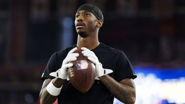 GLENDALE, ARIZONA - JANUARY 13: Wide receiver Jordan Addison #3 of the Minnesota Vikings warms up prior to an NFC Wild Card game against the Los Angeles Rams, at State Farm Stadium on January 13, 2025 in Glendale, Arizona.
