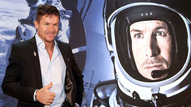 Austrian sky diver and base jumper Felix Baumgartner poses for a photo during a conference in Kuwait City on December 11, 2013 during his visit to Kuwait to meet fans and answer questions about his career and his record-breaking freefall last year. In October 2012, Baumgartner jumped out of a balloon from 128,000 feet above New Mexico, breaking the record for the highest ever freefall, and was the first skydiver to break the sound barrier. AFP PHOTO / YASSER AL-ZAYYAT