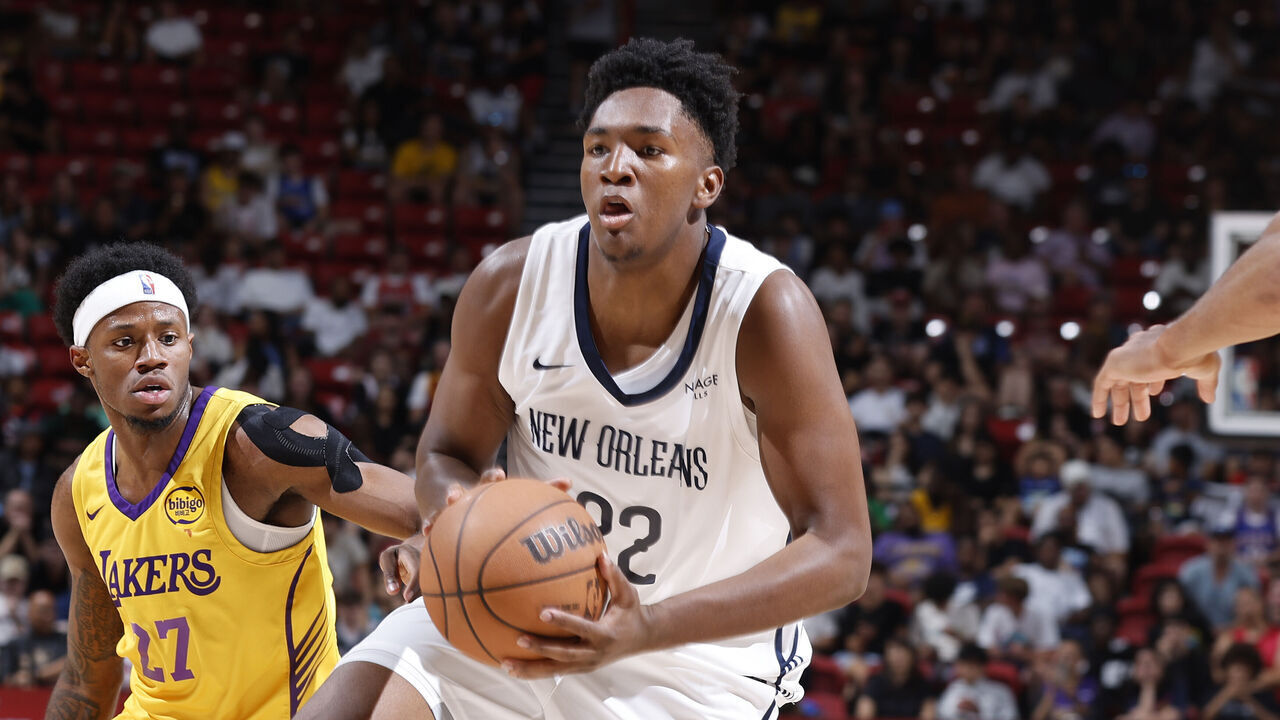 LAS VEGAS, NV - JULY 12: Derik Queen #22 of the New Orleans Pelicans dribbles the ball during the game against the Los Angeles Lakers during the 2025 NBA Summer League game on July 12, 2025 at the Thomas & Mack Center in Las Vegas, Nevada. Mandatory Copyright Notice: Copyright 2025 NBAE