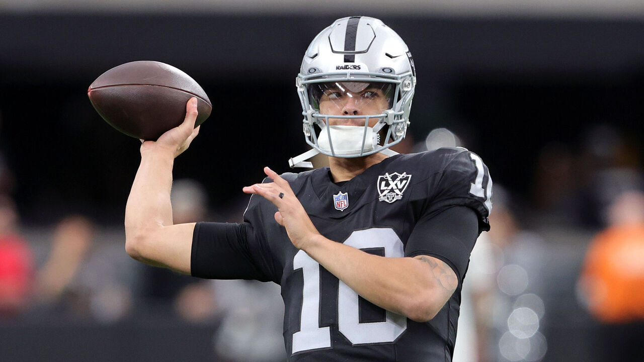 LAS VEGAS, NEVADA - DECEMBER 22: Desmond Ridder #10 of the Las Vegas Raiders warms up before the game against the Jacksonville Jaguars at Allegiant Stadium on December 22, 2024 in Las Vegas, Nevada.