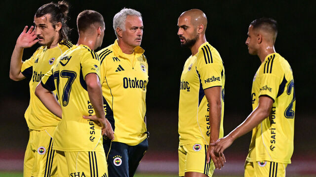 ALBUFEIRA, PORTUGAL - JULY 20: Head Coach Jose Mourinho of Fenerbahce gives tactic to his players during a pre-season preparation match between Fenerbahce and Uniao de Leiria at Estadio Municipal de Albufeira in Albufeira, Portugal on July 20, 2025.