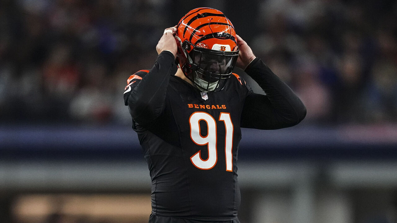 ARLINGTON, TX - DECEMBER 09: Trey Hendrickson #91 of the Cincinnati Bengals lines up before the snap during an NFL football game against the Dallas Cowboys at AT&T Stadium on December 9, 2024 in Arlington, Texas.