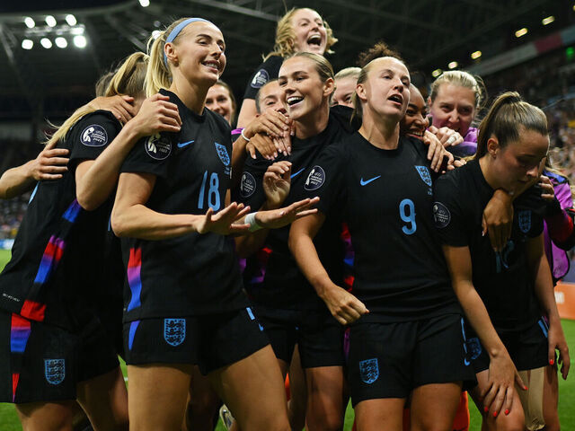 GENEVA, SWITZERLAND - JULY 22: Chloe Kelly of England celebrates with her teammates after scoring her team's second goal from a rebound following a saved penalty in extra-time during the UEFA Women's EURO 2025 Semi-Final match between England and Italy at Stade de Geneve on July 22, 2025 in Geneva, Switzerland.