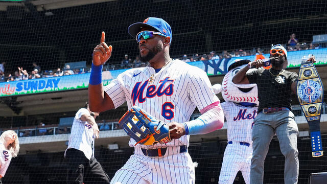 NEW YORK, NY - JULY 06: Starling Marte #6 of the New York Mets takes the field prior to the game between the New York Yankees and the New York Mets at Citi Field on Sunday, July 6, 2025 in New York, New York.
