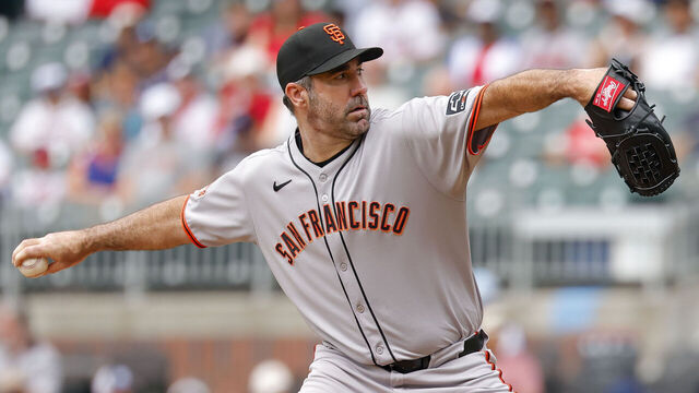 ATLANTA, GEORGIA - JULY 23: Justin Verlander #35 of the San Francisco Giants pitches during the first inning against the Atlanta Braves at Truist Park on July 23, 2025 in Atlanta, Georgia.