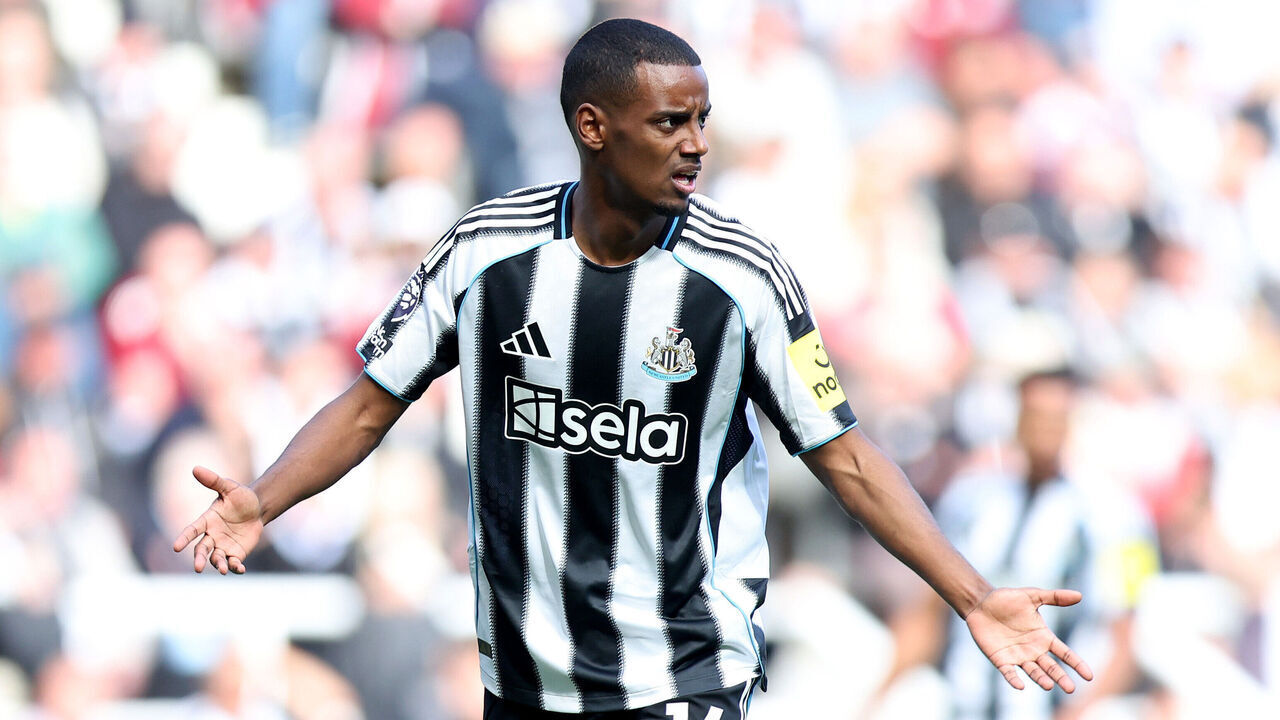 NEWCASTLE UPON TYNE, ENGLAND - MAY 25: Alexander Isak of Newcastle United reacts during the Premier League match between Newcastle United FC and Everton FC at St James' Park on May 25, 2025 in Newcastle upon Tyne, England.