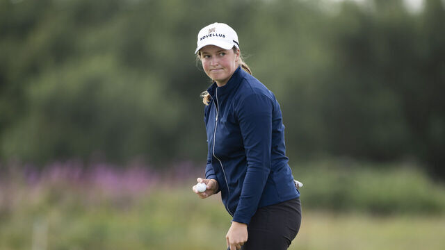 TROON, SCOTLAND - JULY 25: Lottie Woad of England putts on the 9th hole during the second round of the ISPS HANDA Women's Scottish Open 2025 at Dundonald Links Golf Course on July 25, 2025 in Troon, Scotland.
