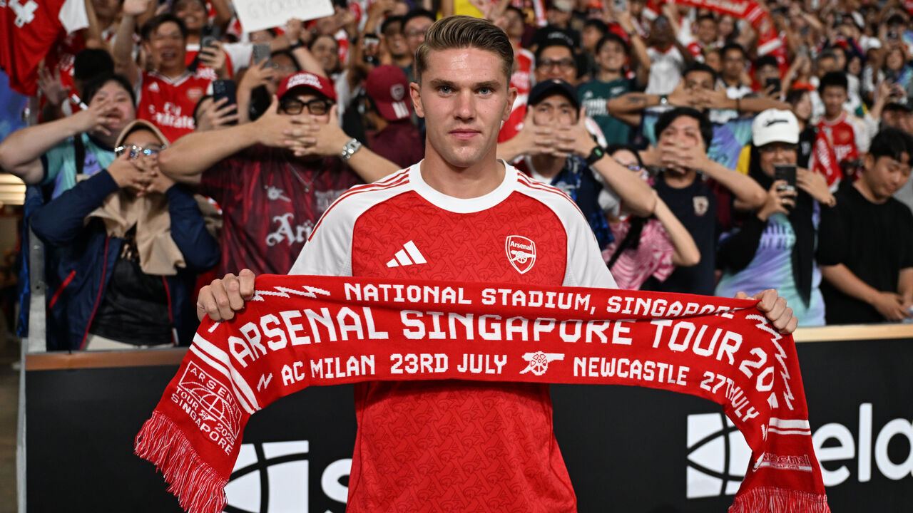 SINGAPORE, SINGAPORE - JULY 27: Arsenal new signing Viktor Gyokeres before the pre season friendly match between Arsenal and Newcastle United on July 27, 2025 in Singapore.