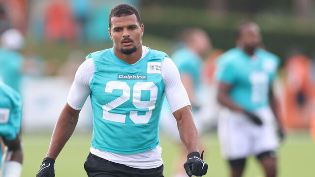 MIAMI GARDENS, FLORIDA - JULY 28: Minkah Fitzpatrick #29 of the Miami Dolphins practices at Baptist Health Training Complex on July 28, 2025 in Miami Gardens, Florida.