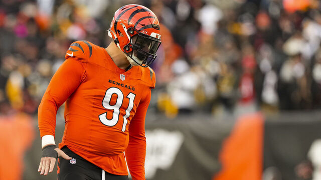 CINCINNATI, OHIO - DECEMBER 1: Defensive end Trey Hendrickson #91 of the Cincinnati Bengals gets set during the second half of an NFL football game against the Pittsburgh Steelers, at Paycor Stadium on December 1, 2024 in Cincinnati, Ohio.
