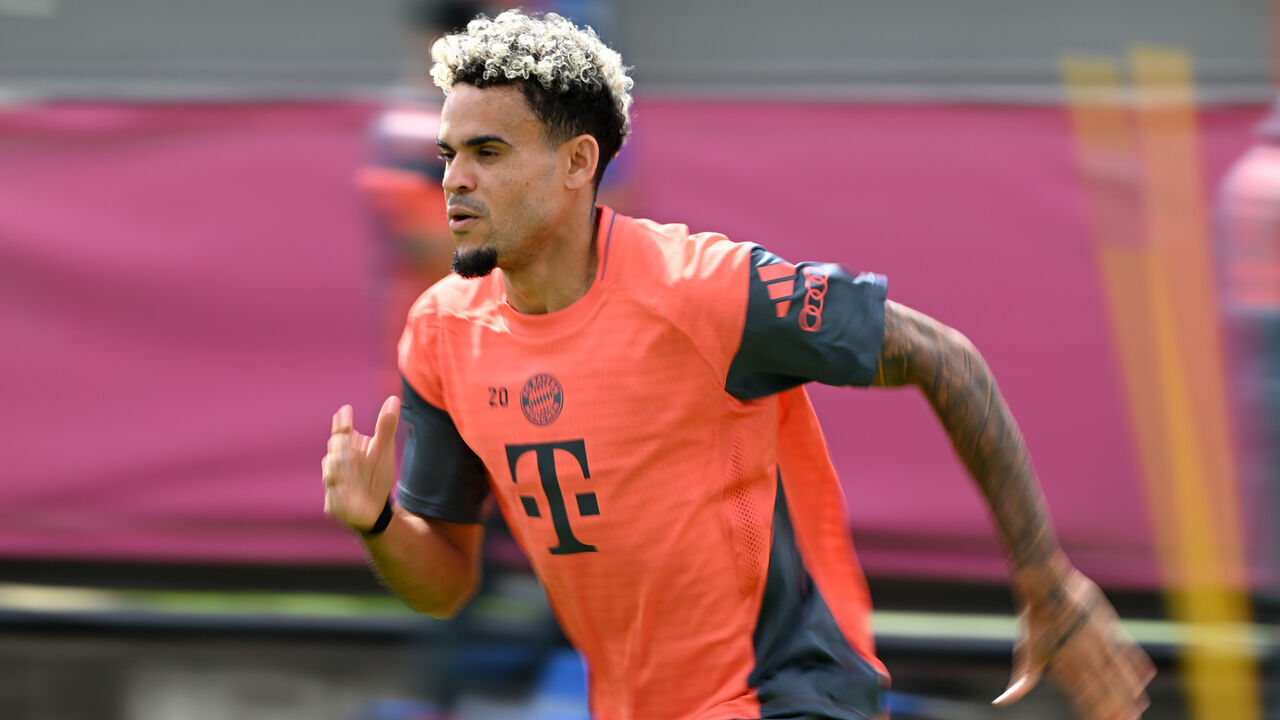 MUNICH, GERMANY - JULY 31: (Editors Note: Image has been taken with a slow shutter speed) Luis Diaz of FC Bayern Muenchen runs during a training session at the Saebener Strasse training ground on July 31, 2025 in Munich, Germany.
