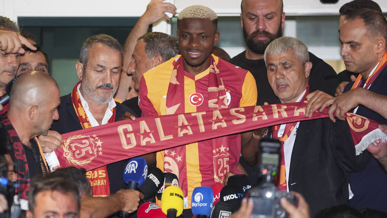 ISTANBUL, TURKIYE - JULY 30: Nigerian footballer Victor Osimhen, whose transfer talks with Galatasaray have begun, arrives at Ataturk Airport's General Aviation Terminal by private jet, where club officials and numerous fans welcome the 26-year-old player in Istanbul, Turkiye, on July 30, 2025.