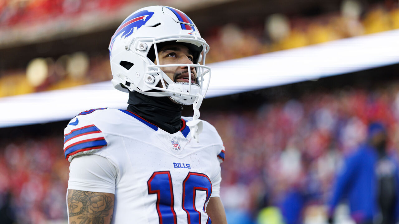 KANSAS CITY, MISSOURI - JANUARY 26: Wide receiver Khalil Shakir #10 of the Buffalo Bills stretches prior to the AFC Championship game against the Kansas City Chiefs, at GEHA Field at Arrowhead Stadium on January 26, 2025 in Kansas City, Missouri.