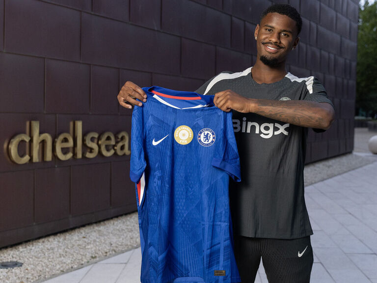 Chelsea sign young Dutch defender Hato from Ajax for reported £37M Chelsea sign young Dutch defender Hato from Ajax for reported £37M