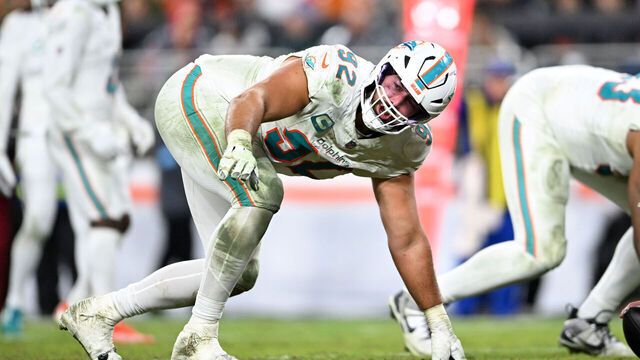 CLEVELAND, OHIO - DECEMBER 29: Zach Sieler #92 of the Miami Dolphins waits for the snap during the fourth quarter against the Cleveland Browns at Huntington Bank Field on December 29, 2024 in Cleveland, Ohio.