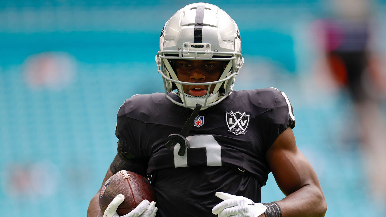 MIAMI GARDENS, FLORIDA - NOVEMBER 17: Jakorian Bennett #0 of the Las Vegas Raiders warms up prior to a game against the Miami Dolphins at Hard Rock Stadium on November 17, 2024 in Miami Gardens, Florida.