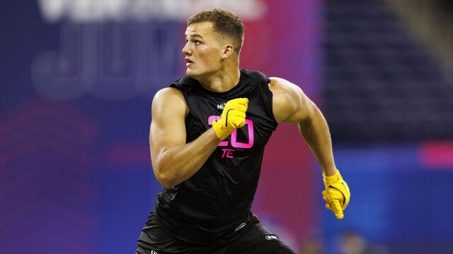INDIANAPOLIS, INDIANA - FEBRUARY 28: Mason Taylor #TE20 of LSU participates in a drill during the NFL Scouting Combine at Lucas Oil Stadium on February 28, 2025 in Indianapolis, Indiana.