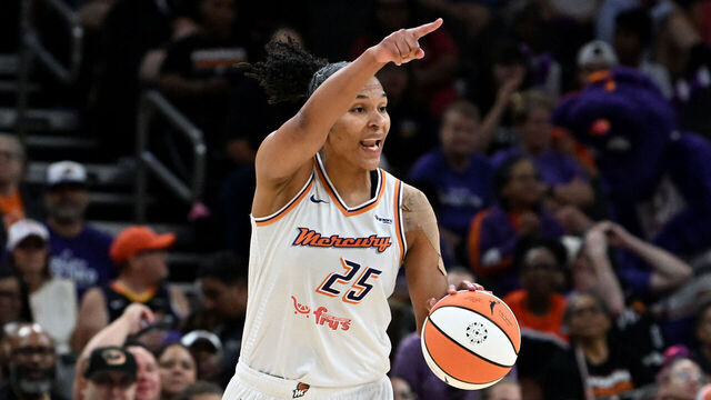 PHOENIX, ARIZONA - AUGUST 05: Alyssa Thomas #25 of the Phoenix Mercury brings the ball up court against the Connecticut Sun at PHX Arena on August 05, 2025 in Phoenix, Arizona.