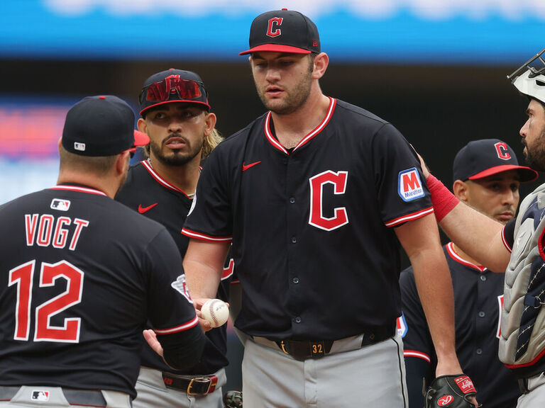 Guardians' Williams loses no-hitter in 9th inning