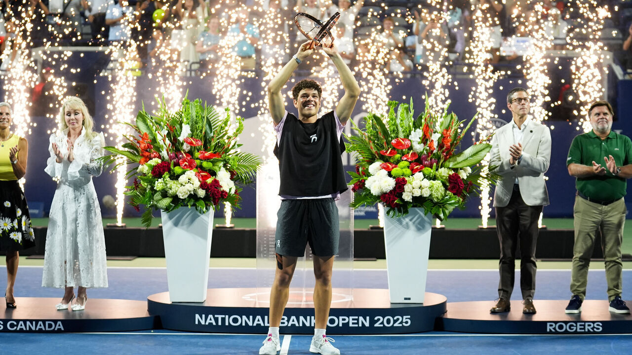 TORONTO, CANADA - AUGUST 7 : Ben Shelton of the United States celebrates with the trophy after winning the men's singles final against Karen Khachanov on day thirteen of the 2025 National Bank Open in Toronto, Ontario, Canada on August 7, 2025.