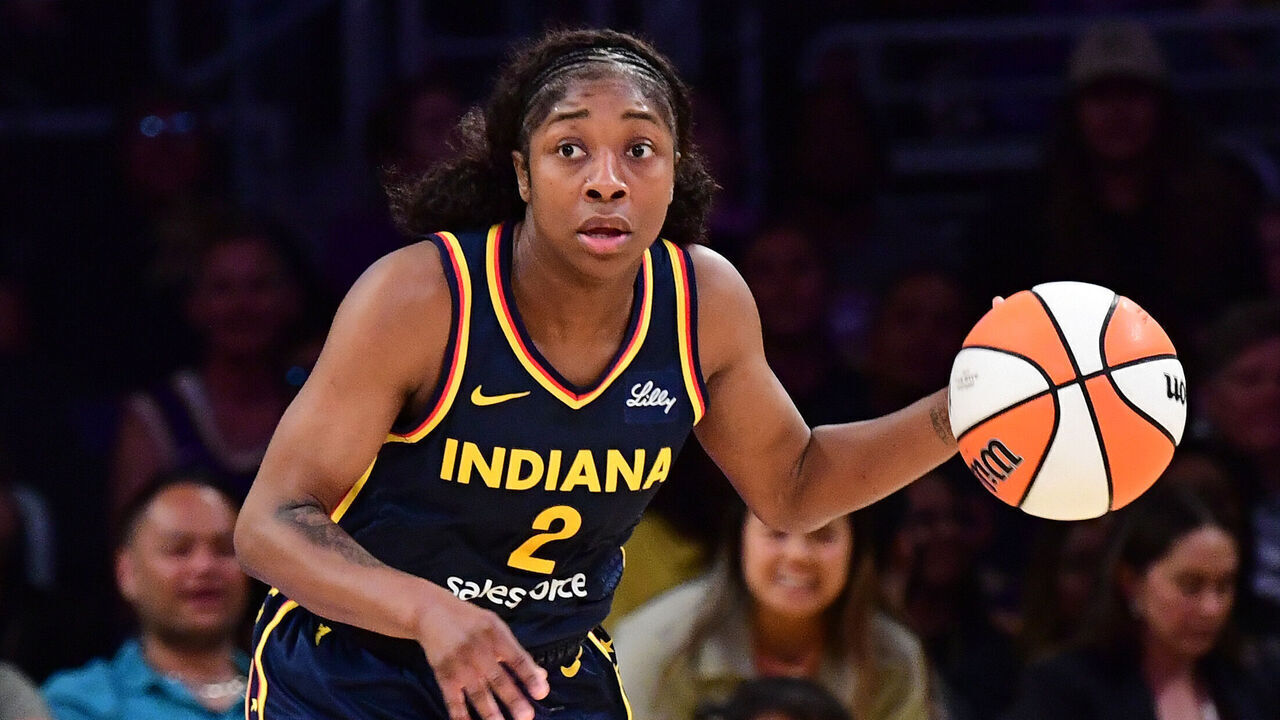 LOS ANGELES, CA - AUGUST 5: Aari McDonald #2 of the Indiana Fever brings the ball up court during the game against the Los Angeles Sparks on August 5, 2025 at Crypto.com Arena in Los Angeles, California. NOTE TO USER: User expressly acknowledges and agrees that, by downloading and/or using this Photograph, user is consenting to the terms and conditions of the Getty Images License Agreement. Mandatory Copyright Notice: Copyright 2025 NBAE