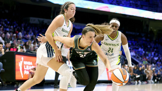 ARLINGTON, TEXAS - AUGUST 08: Sabrina Ionescu #20 of the New York Liberty goes to the basket against Maddy Siegrist #20 and Arike Ogunbowale #24 of the Dallas Wings during the fourth quarter at College Park Center on August 08, 2025 in Arlington, Texas. NOTE TO USER: User expressly acknowledges and agrees that, by downloading and/or using this photograph, user is consenting to the terms and conditions of the Getty Images License Agreement.