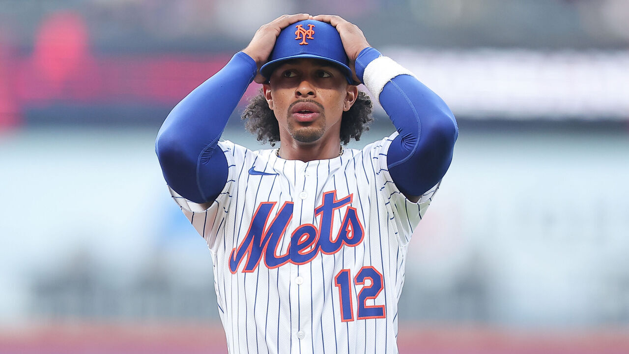 NEW YORK, NEW YORK - AUGUST 04: Francisco Lindor #12 of the New York Mets warms up before the game against the Cleveland Guardians at Citi Field on August 04, 2025 in New York City.