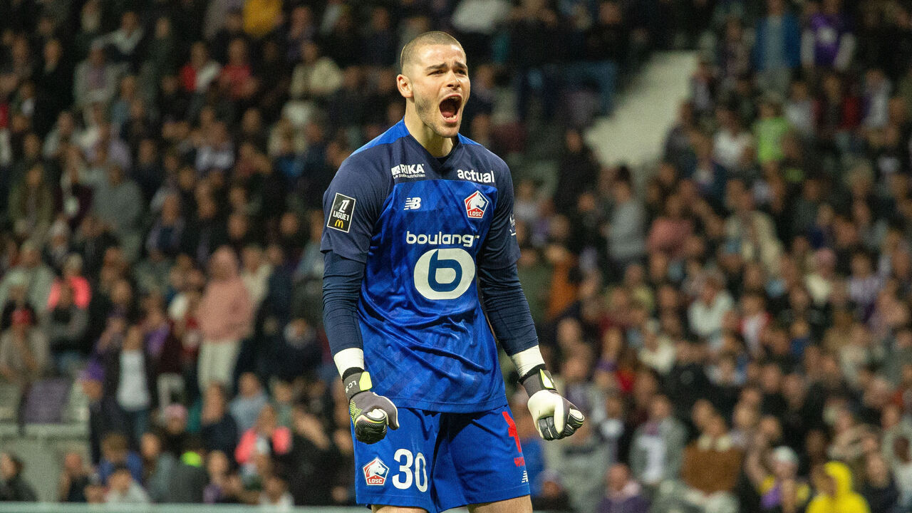 TOULOUSE, FRANCE - APRIL 12: Lucas Chevalier goal keeper of Lille OSC celebrates the victory after winning during the Ligue 1 match between Toulouse FC and Lille OSC at TFC Stadium on April 12, 2025 in Toulouse, France.