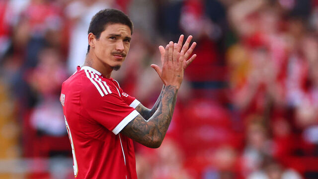 LIVERPOOL, ENGLAND - AUGUST 04: Darwin Nunez of Liverpool applauds the supporters as he leaves the field after being substituted during the pre-season friendly match between Liverpool v Athletic Club Bilbao at Anfield on August 04, 2025 in Liverpool, England.