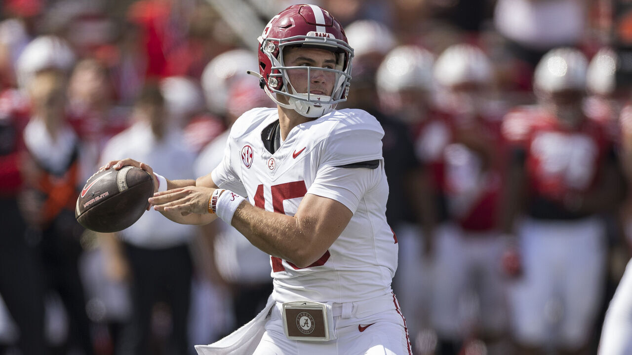 MADISON, WI - SEPTEMBER 14: Alabama Crimson Tide quarterback Ty Simpson (15) drops back to throw a pass durning a college football game between the Alabama Crimson Tide and the Wisconsin Badgers on September 14th, 2024 at Barry Alvarez field inside Camp Randall Stadium in Madison, WI.