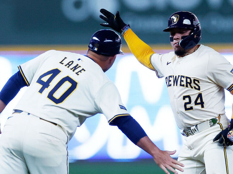 Brewers 1st team since 2019 with 2 double-digit win streaks