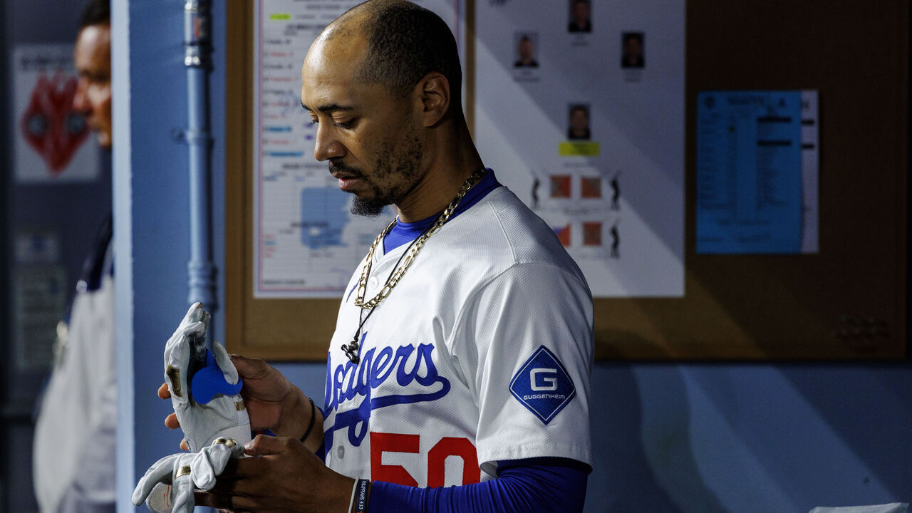LOS ANGELES, CA - JULY 22, 2025: Los Angeles Dodgers shortstop Mookie Betts (50) stares down at his batting gloves after flying out in the ninth inning against the Minnesota Twins at Dodger Stadium on July 22, 2025 in Los Angeles, California.(Gina Ferazzi / Los Angeles Times via Getty Images)