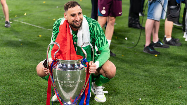 MUNICH, GERMANY - MAY 31: goalkeeper Gianluigi Donnarumma of Paris Saint-Germain with the trophy after the UEFA Champions League Final 2025 match between Paris Saint-Germain and FC Internazionale Milano at Munich Football Arena on May 31, 2025 in Munich, Germany.