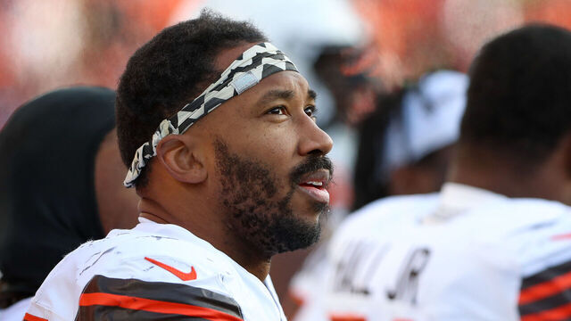 CINCINNATI, OH - DECEMBER 22: Cleveland Browns defensive end Myles Garrett (95) looks at the scoreboard during the game against the Cleveland Browns and the Cincinnati Bengals on December 22, 2024, at Paycor Stadium in Cincinnati, OH.