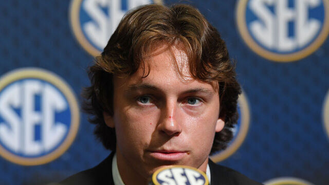 ATLANTA, GA - JULY 16: Oklahoma Sooners quarterback John Mateer (10) addresses the media during SEC Football Media Days on July 16, 2025, at the College Football Hall of Fame in Atlanta, GA.