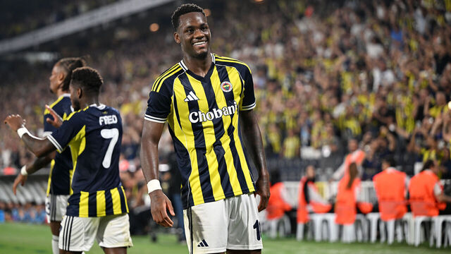 ISTANBUL, TURKIYE - AUGUST 12: Jhon Duran and his teammates celebrate after scoring a goal during the UEFA Champions League third qualifying round second-leg football match between Fenerbahce and Feyenoord at Chobani Stadium in Istanbul, Turkiye on August 12, 2025.