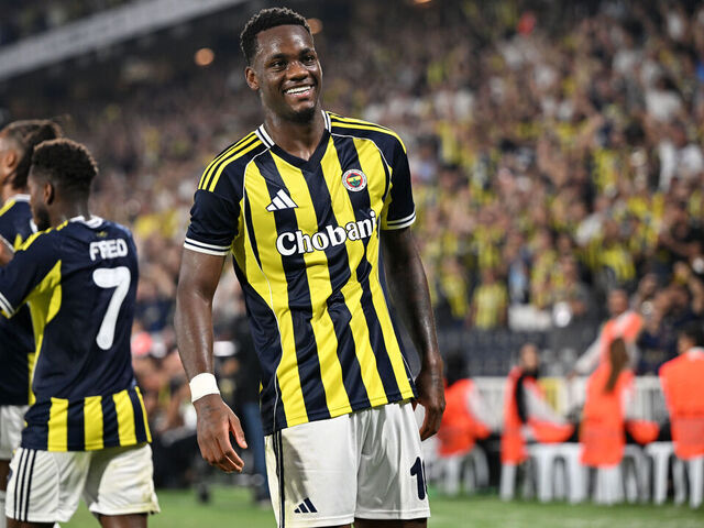 ISTANBUL, TURKIYE - AUGUST 12: Jhon Duran and his teammates celebrate after scoring a goal during the UEFA Champions League third qualifying round second-leg football match between Fenerbahce and Feyenoord at Chobani Stadium in Istanbul, Turkiye on August 12, 2025.