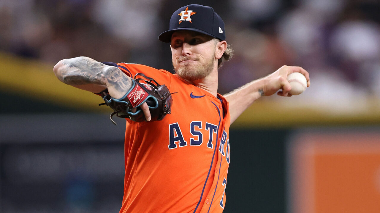 PHOENIX, ARIZONA - JULY 23: Relief pitcher Josh Hader #71 of the Houston Astros pitches during the ninth inning against the Arizona Diamondbacks at Chase Field on July 23, 2025 in Phoenix, Arizona.