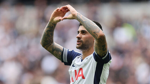 LONDON, ENGLAND - AUGUST 24: Cristian Romero of Tottenham Hotspur celebrates after scoring a goal to make it 3-0 during the Premier League match between Tottenham Hotspur FC and Everton FC at Tottenham Hotspur Stadium on August 24, 2024 in London, England.