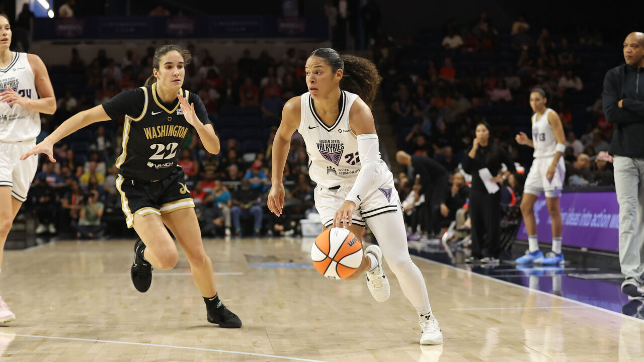 WASHINGTON, D.C. - AUGUST 13: Veronica Burton #22 of the Golden State Valkyries drives to the basket during the game against the Washington Mystics on August 13, 2025 at CareFirst Arena in Washington, D.C. Mandatory Copyright Notice: Copyright 2025 NBAE