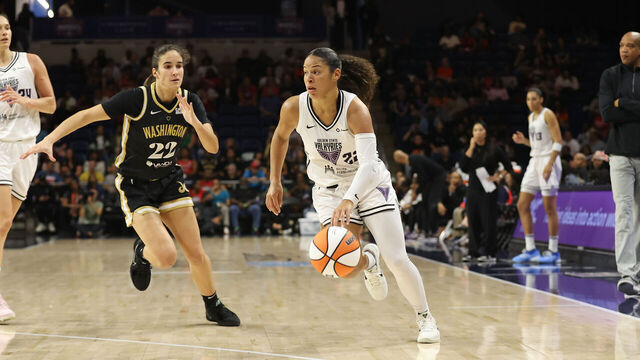 WASHINGTON, D.C. - AUGUST 13: Veronica Burton #22 of the Golden State Valkyries drives to the basket during the game against the Washington Mystics on August 13, 2025 at CareFirst Arena in Washington, D.C. Mandatory Copyright Notice: Copyright 2025 NBAE